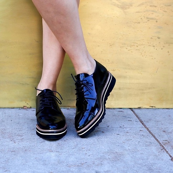 Vince Alanis Pointy Toe Oxford - Picture 7 of 7